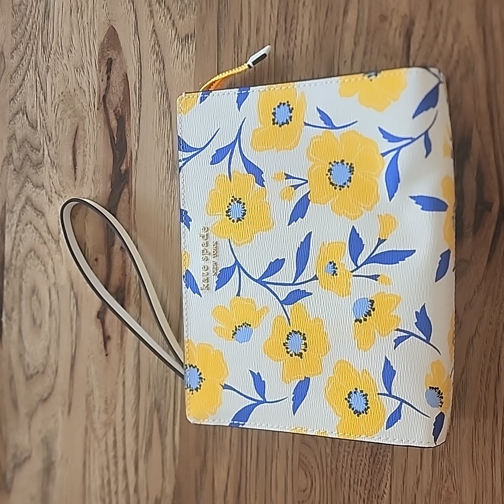 NWOT Kate Spade floral wristlet